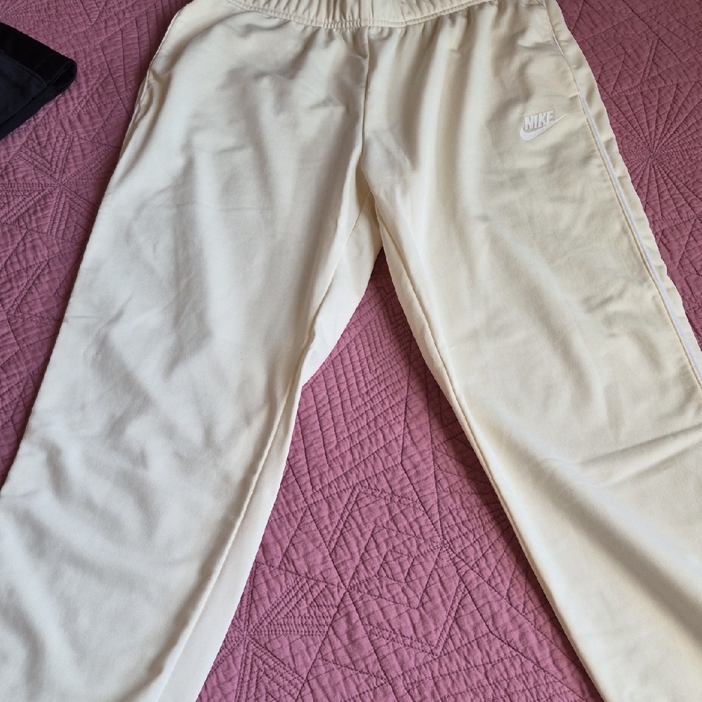 Nike Womens Small Pale Yellow Sweatpants